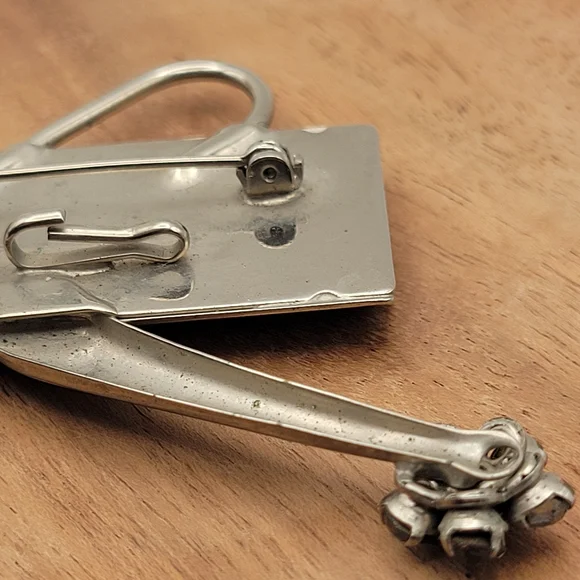 Adorable Silver Watering Can Brooch with Rhinestones Paste - Picture 6 of 8